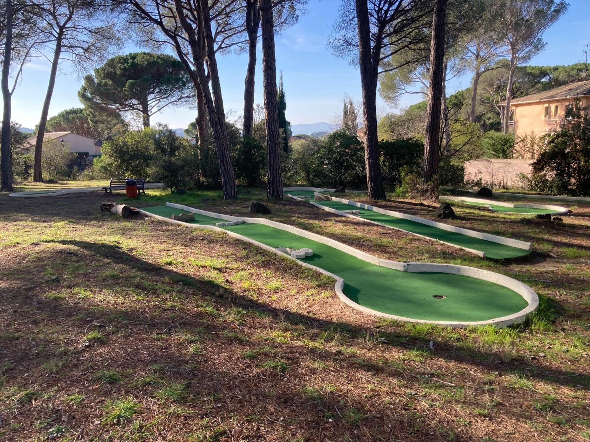 Charmant 2 Pieces Au Coeur Des Golfs De Saint Raphael Экстерьер фото